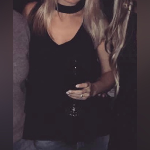 Amazing sleeveless collar neck strap blouse - Picture 3 of 3